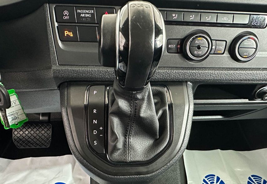 Volkswagen Caravelle 2019 Білий