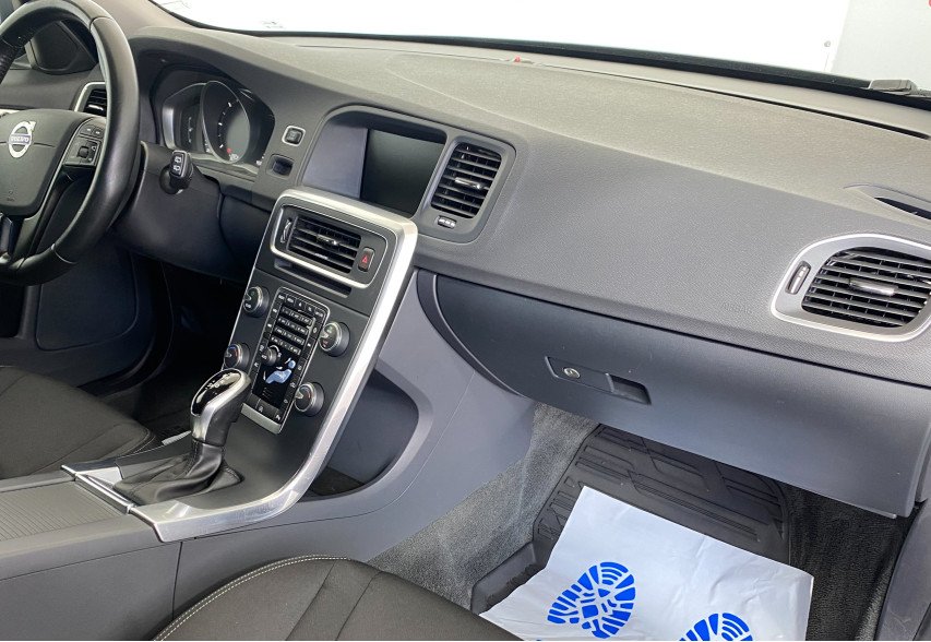 Volvo V60 2018 сірий