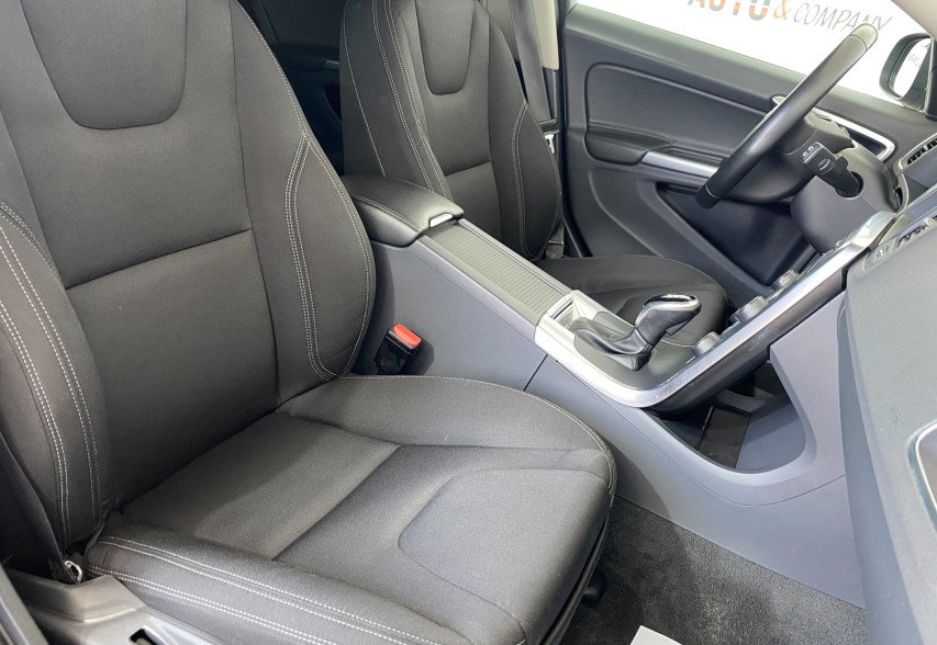 Volvo V60 2018 сірий