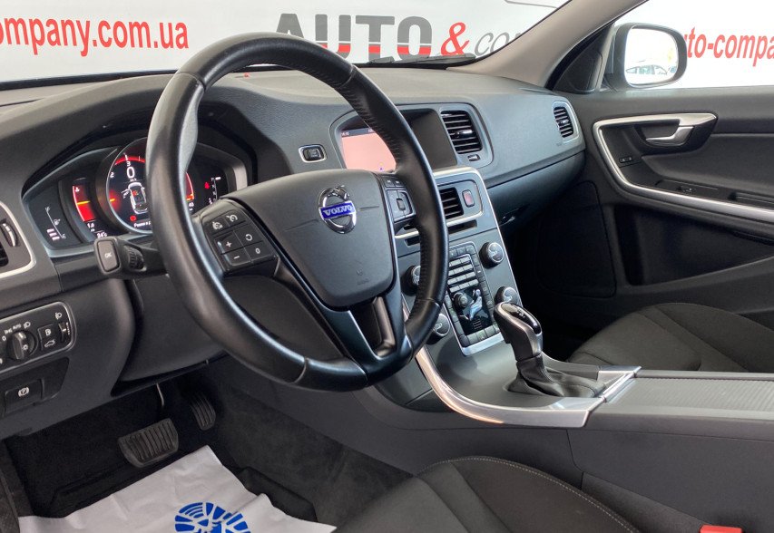 Volvo V60 2018 сірий