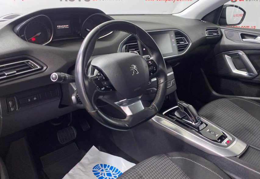 Peugeot 308 2020 Чорний
