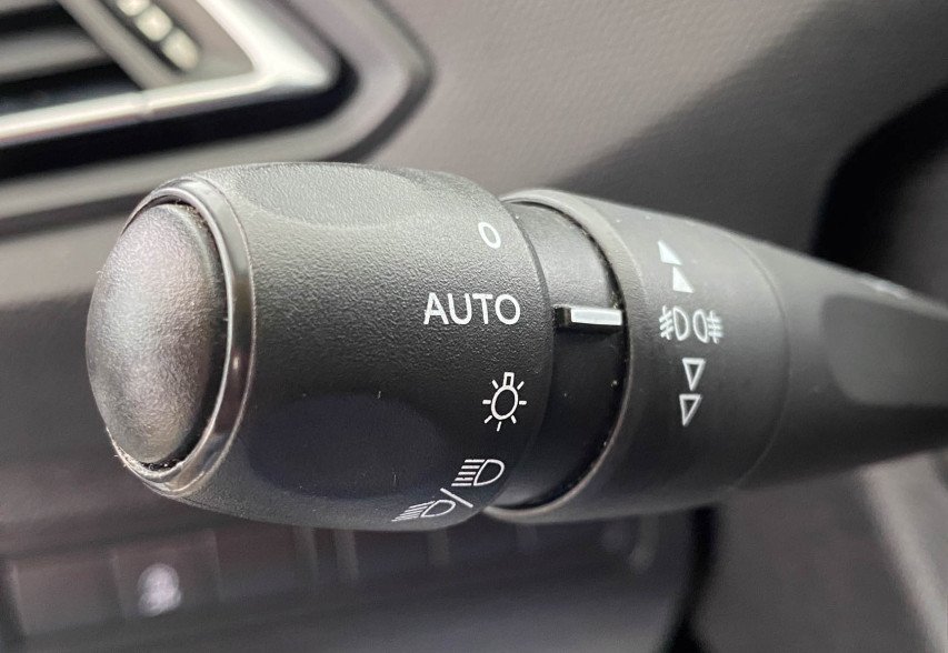 Peugeot 308  2019 білий