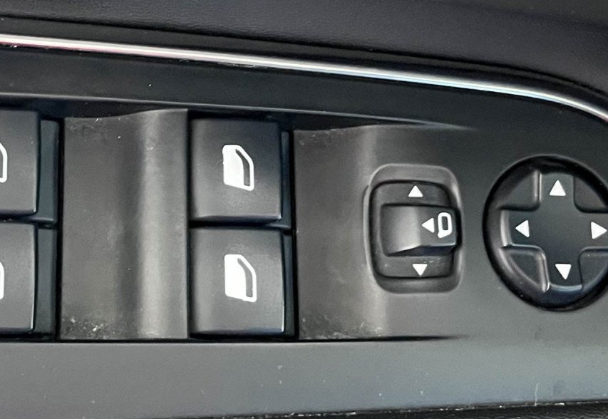 Peugeot 5008  2019 Зелений