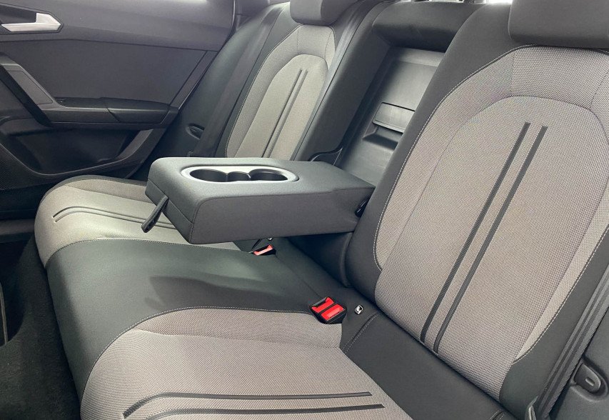 SEAT LEON 2022 білий