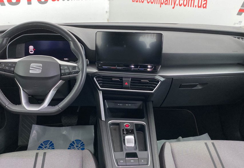 SEAT LEON 2022 білий