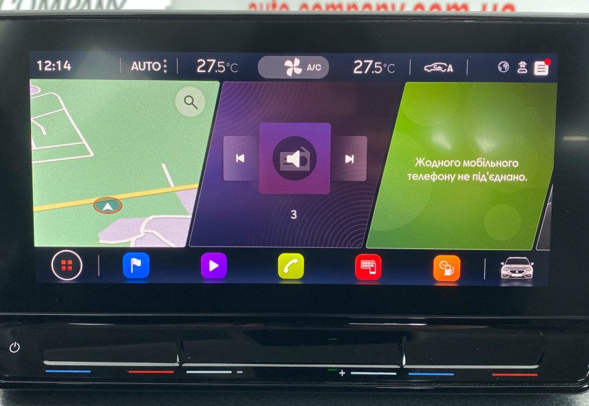 SEAT LEON 2022 білий