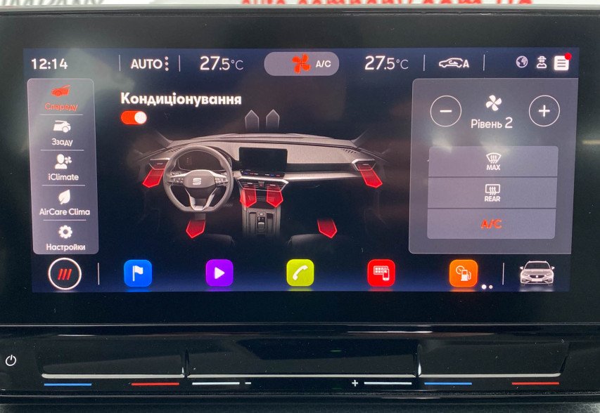 SEAT LEON 2022 білий