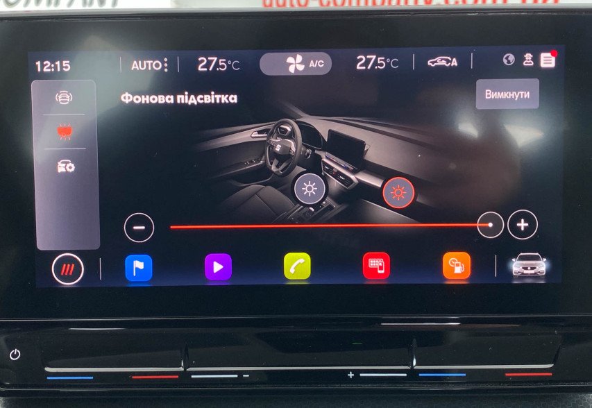 SEAT LEON 2022 білий