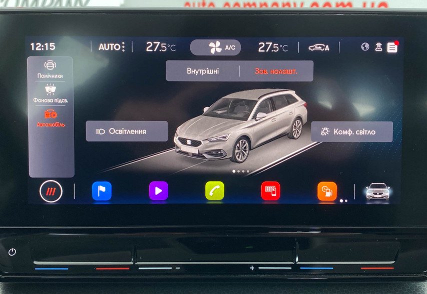 SEAT LEON 2022 білий