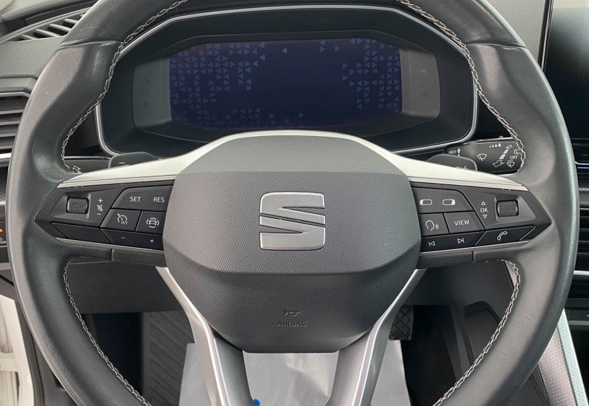 SEAT LEON 2022 білий