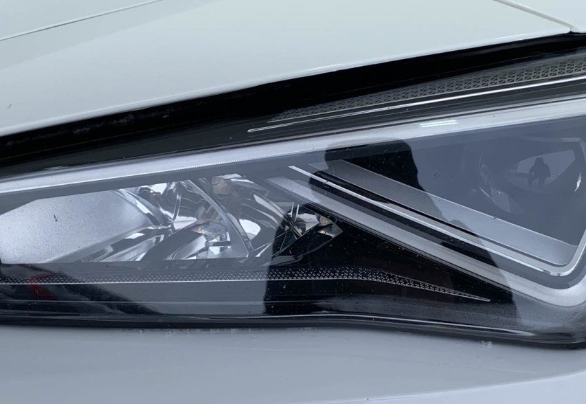 SEAT LEON 2022 білий