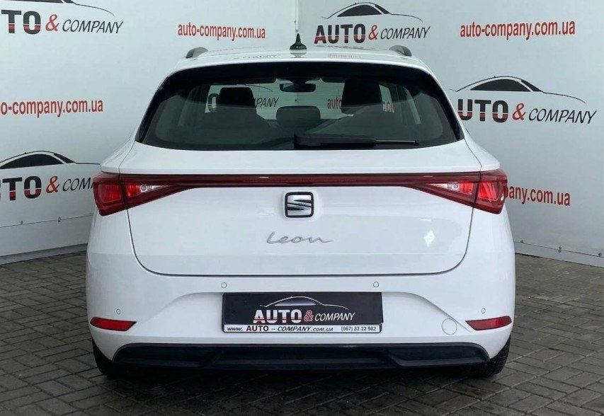 SEAT LEON 2022 білий