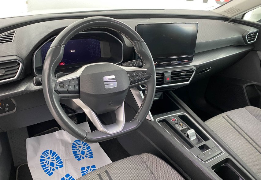 SEAT LEON 2022 білий