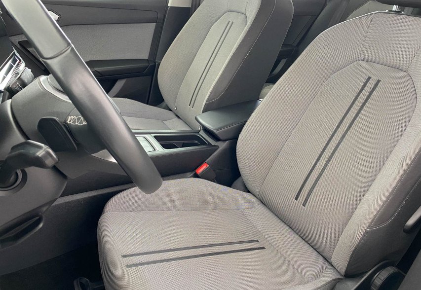 SEAT LEON 2022 білий