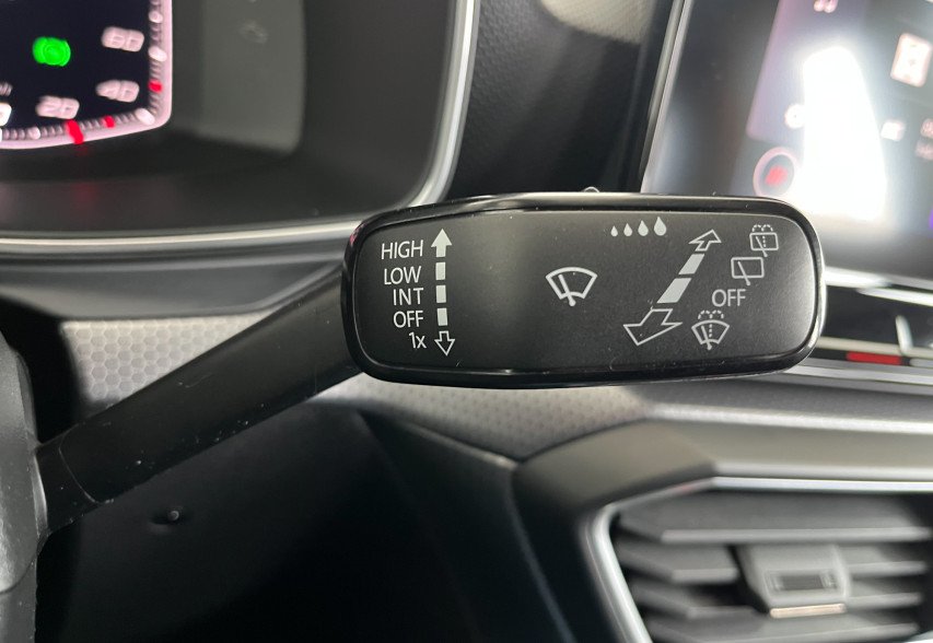SEAT LEON 2020 білий