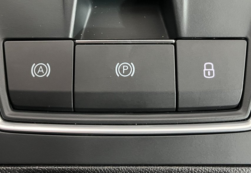 SEAT LEON 2020 білий