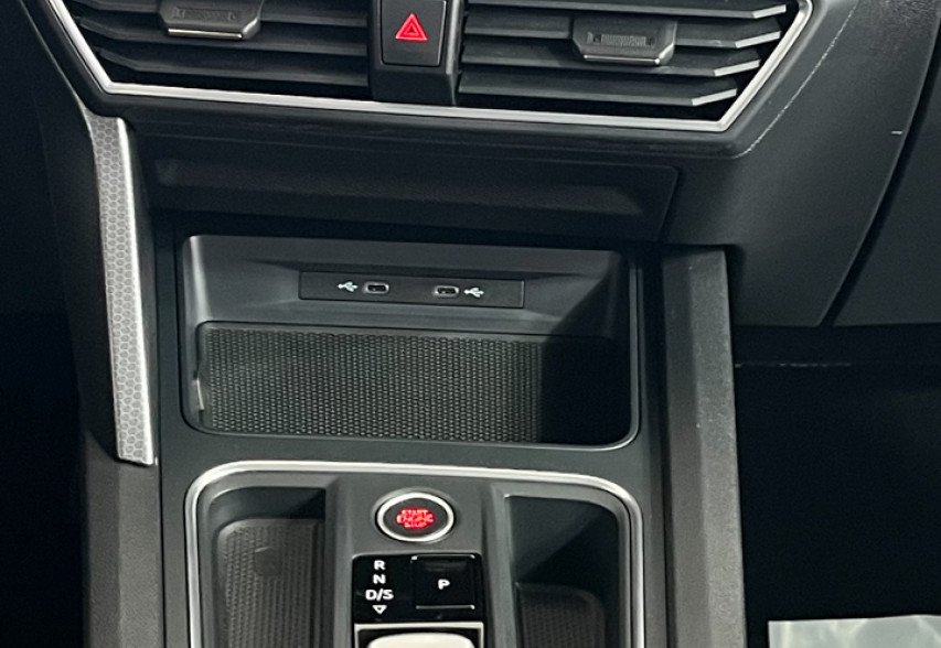 SEAT LEON 2020 білий
