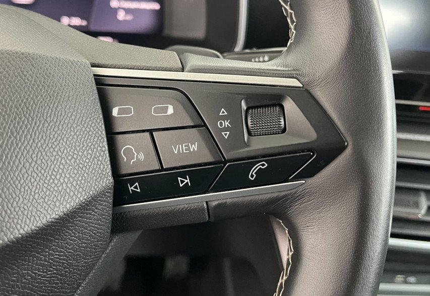 SEAT LEON 2020 білий