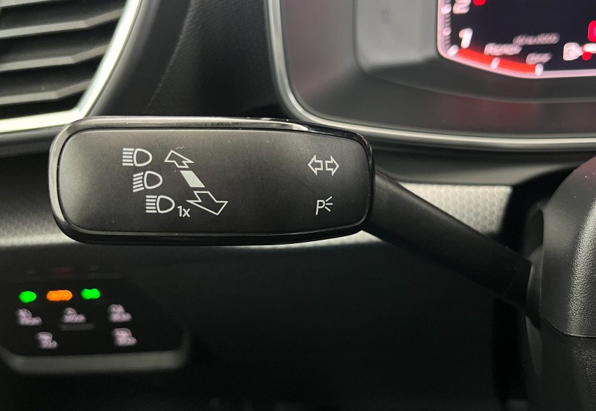 SEAT LEON 2020 білий