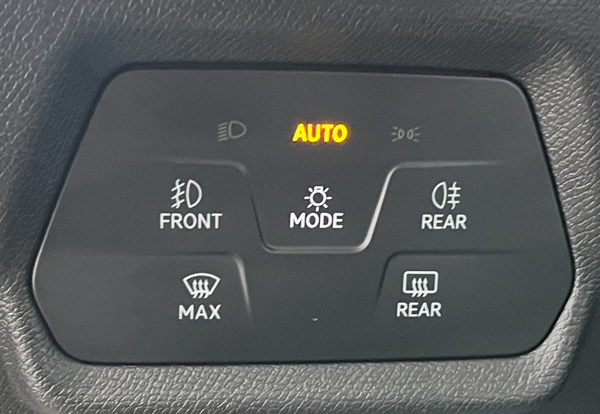 SEAT LEON 2020 білий