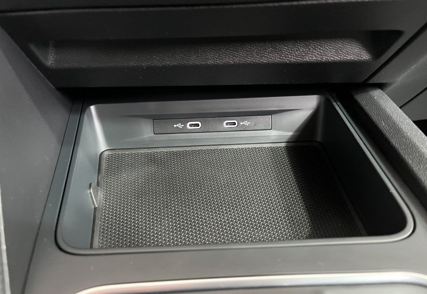 SEAT LEON 2020 білий