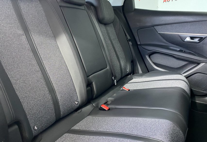 Peugeot 3008 2018 чорний