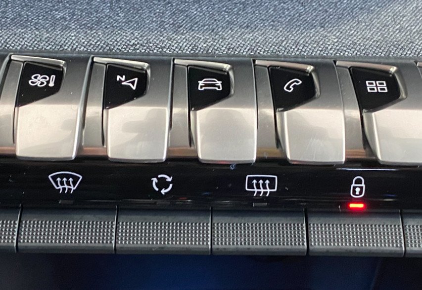 Peugeot 3008 2018 чорний