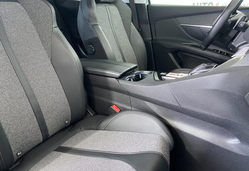 Peugeot 3008 2018 чорний