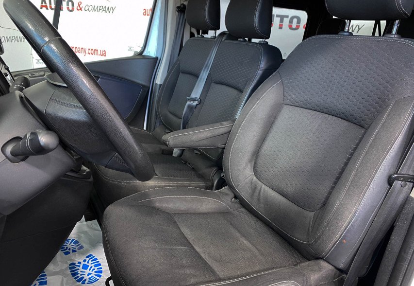 Opel Vivaro 2014 білий