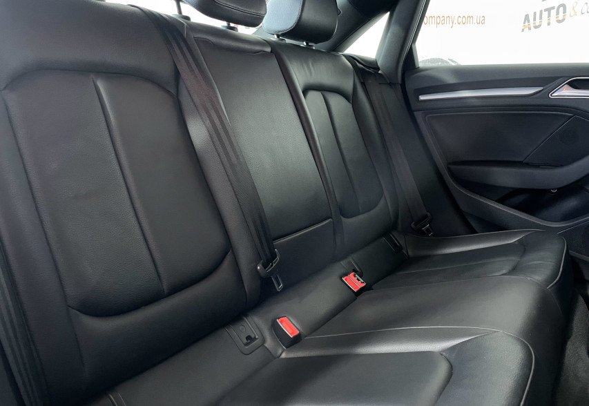 Audi A3 2016 чорний