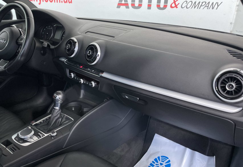Audi A3 2016 чорний