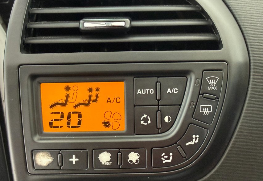 Citroen Grand C4 Picasso 2011 Білий 
