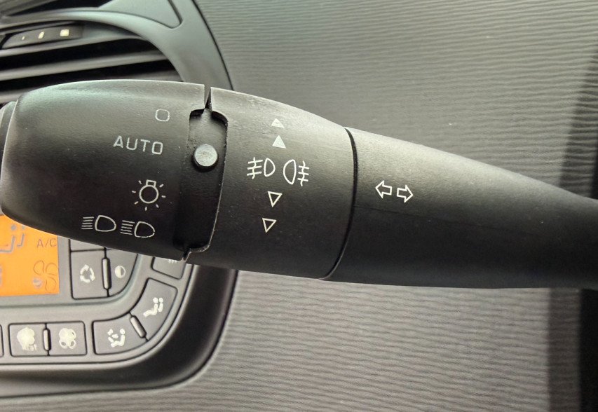 Citroen Grand C4 Picasso 2011 Білий 