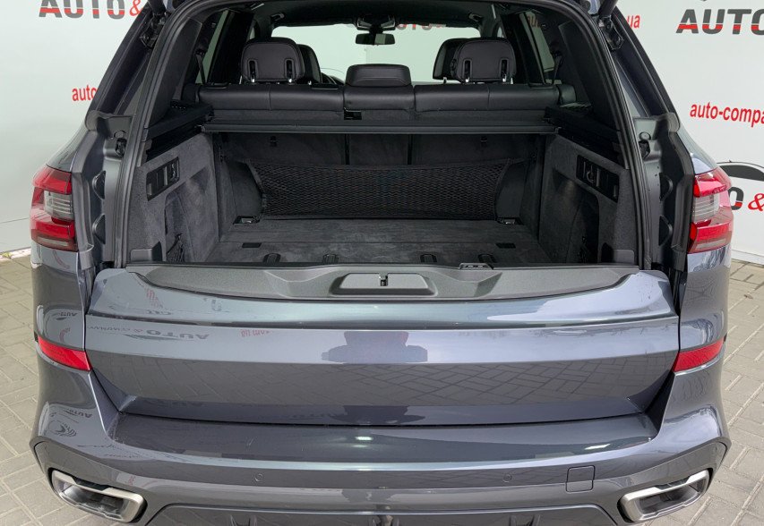 BMW X5 M50D 2020 сірий