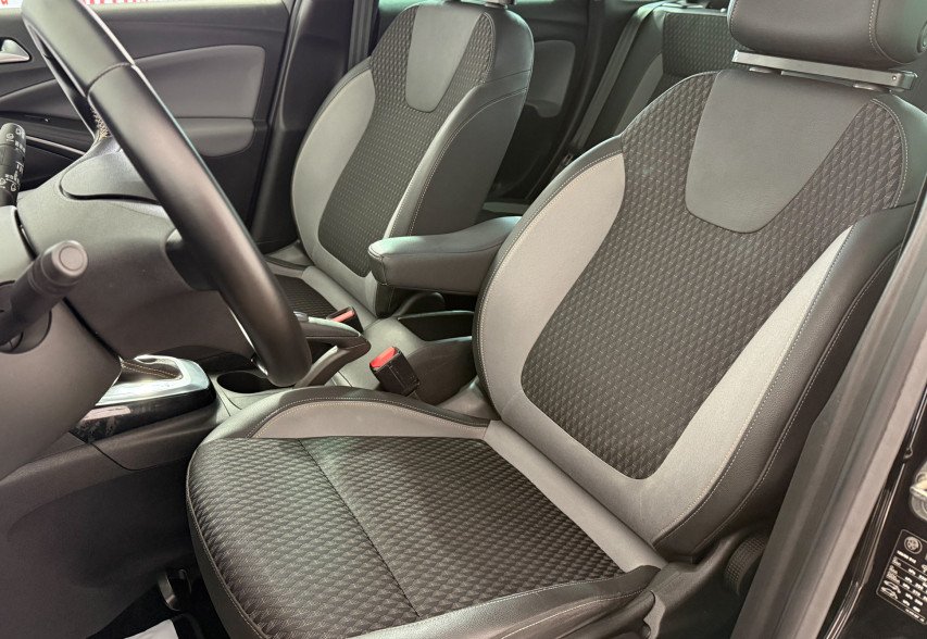 Opel Crossland X 2020 чорний