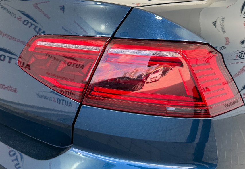 Volkswagen Passat B8 2020 синій