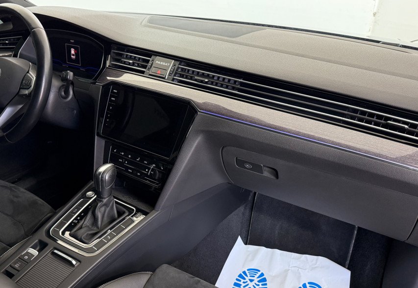 Volkswagen Passat B8 2020 синій