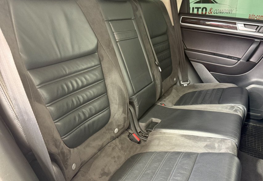 Volkswagen Touareg  2014 чорний