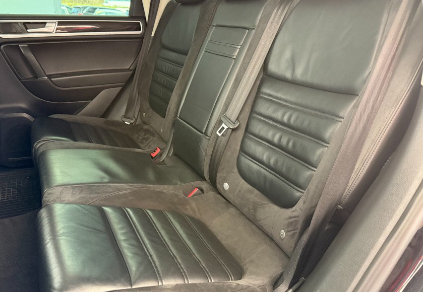 Volkswagen Touareg  2014 чорний