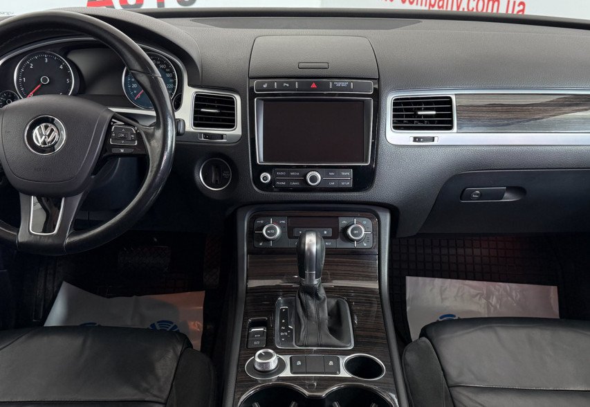 Volkswagen Touareg  2014 чорний