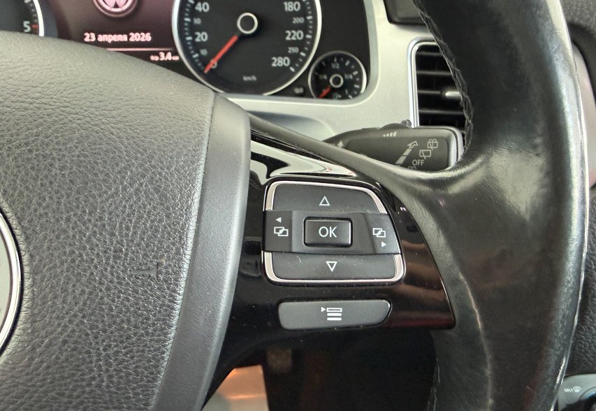 Volkswagen Touareg  2014 чорний