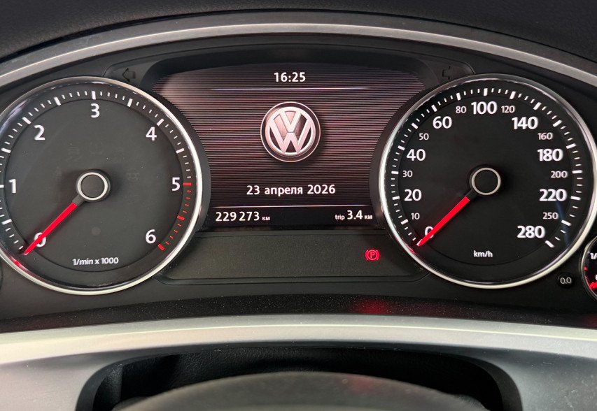Volkswagen Touareg  2014 чорний
