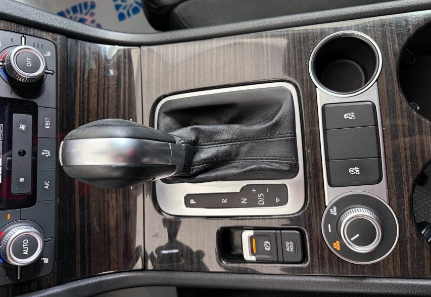Volkswagen Touareg  2014 чорний