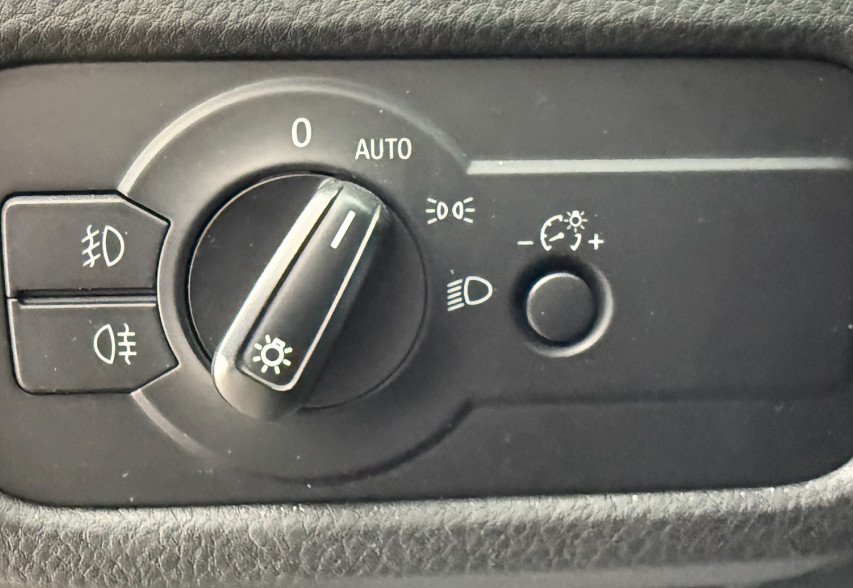 Volkswagen Touareg  2014 чорний