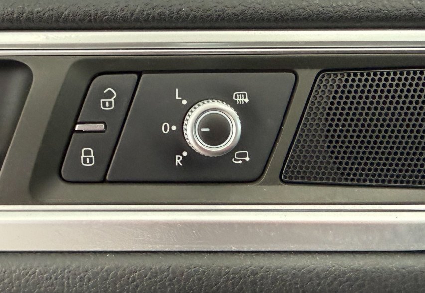 Volkswagen Touareg  2014 чорний