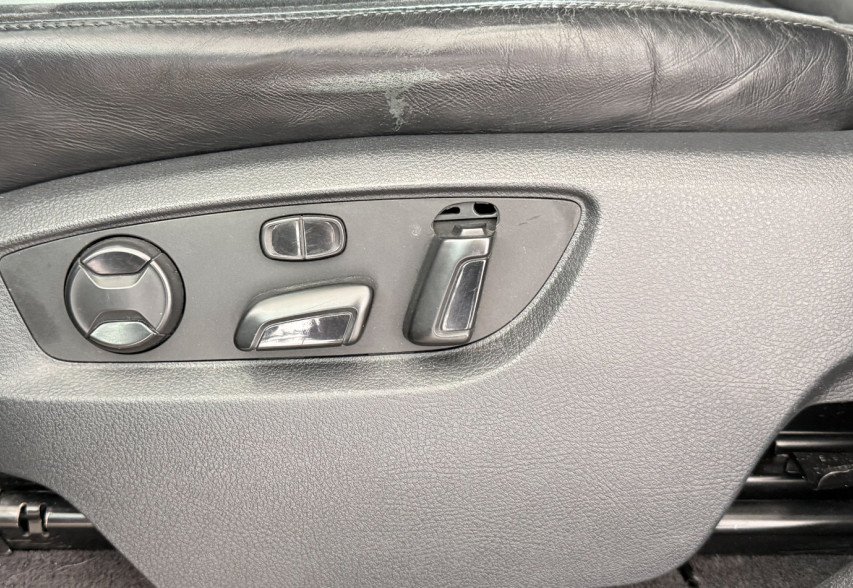 Volkswagen Touareg  2014 чорний