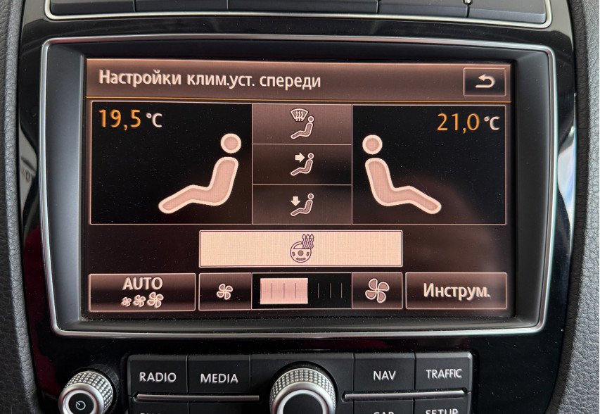 Volkswagen Touareg  2014 чорний