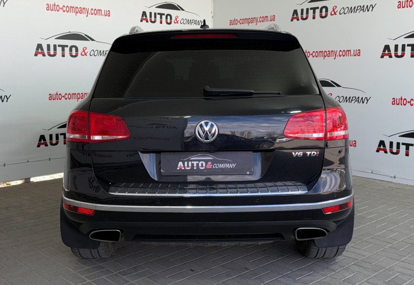 Volkswagen Touareg  2014 чорний
