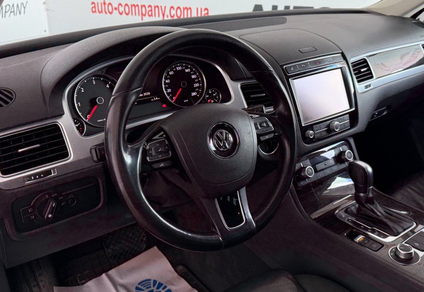 Volkswagen Touareg  2014 чорний