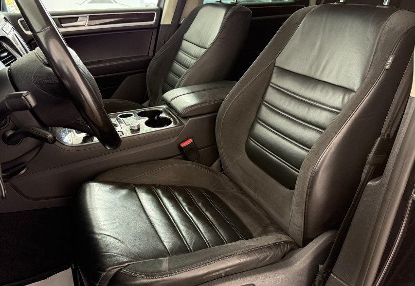 Volkswagen Touareg  2014 чорний